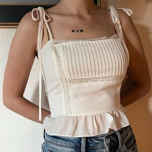 NWT Gianni Bini White Peplum Top Lace Detailing Knife Pleats Size 4 Victorian
